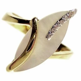 Sortija oro 18K nacar tipo lanzadera 10mm.x21mm. Peso: 4,4gr. [326]