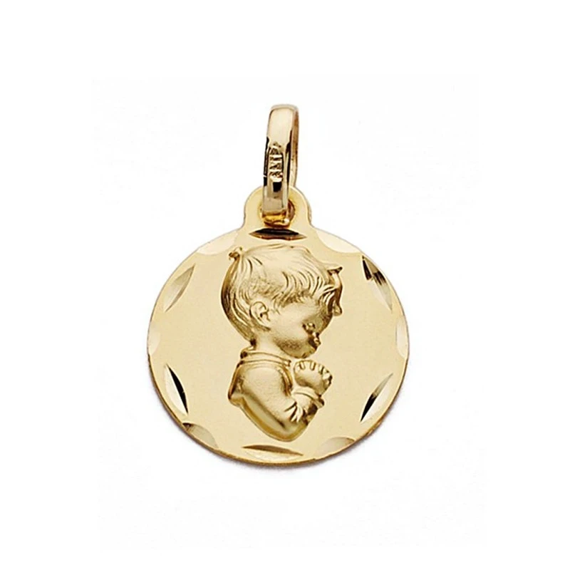 Medalla oro 18k chico rezando 14mm. [9094]