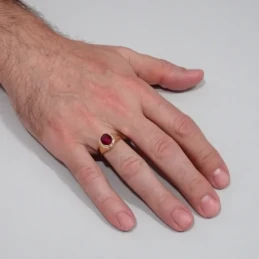 Sello oro 18k piedra espinela roja 10mm. [AA2302]