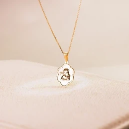 Ángel Burlón Nube Colgante Oro 18k Nácar 15 mm.