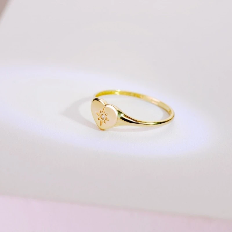 Sortija Oro 18k mujer cabeza forma corazón circonita centro lisa deta
