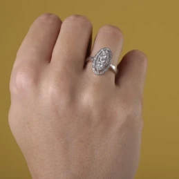 Sortija Oro Blanco 18k mujer cabeza ovalada aros calados combinados c
