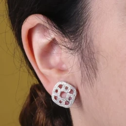 Pendientes Oro Blanco 18k mujer 16 mm. cuadrados circonitas círculos
