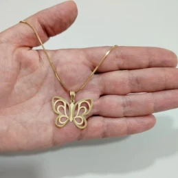 Colgante Oro 18k mujer 32 mm. forma mariposa calada láser detalle mat