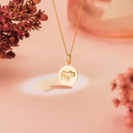 Tauro Horóscopo Colgante Oro 18k mujer 13 mm. matizada. Grabación inc