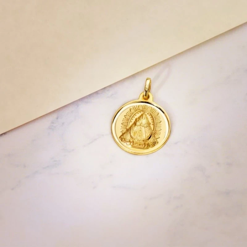 Virgen de las Nieves Medalla Oro 18k unisex 18 mm. bisel liso