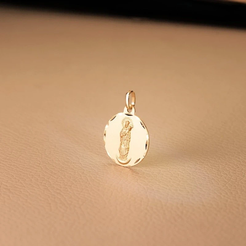 Virgen de la Almudena Medalla Oro 18k unisex 18 mm. borde tallado