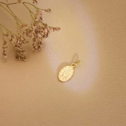 Virgen Milagrosa Medalla Oro 18k ovalada 14 mm.