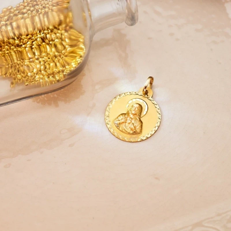Sagrado Corazón de Jesús Medalla Oro 18k tallada 22 mm. cruzada. Grab