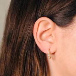 Pendientes Oro 18k mujer 15 mm. medio aro piedra aguamarina
