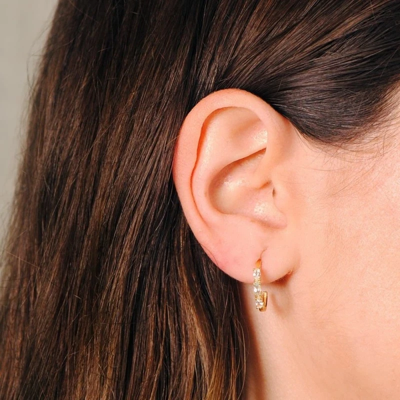 Pendientes Oro 18k mujer 15 mm. medio aro piedra aguamarina