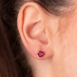 Pendientes Oro 18k mujer 6 mm. piedra color granate forma corazón