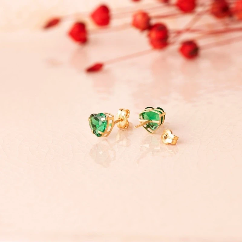 Pendientes Oro 18k mujer 6 mm. piedra color verde forma corazón