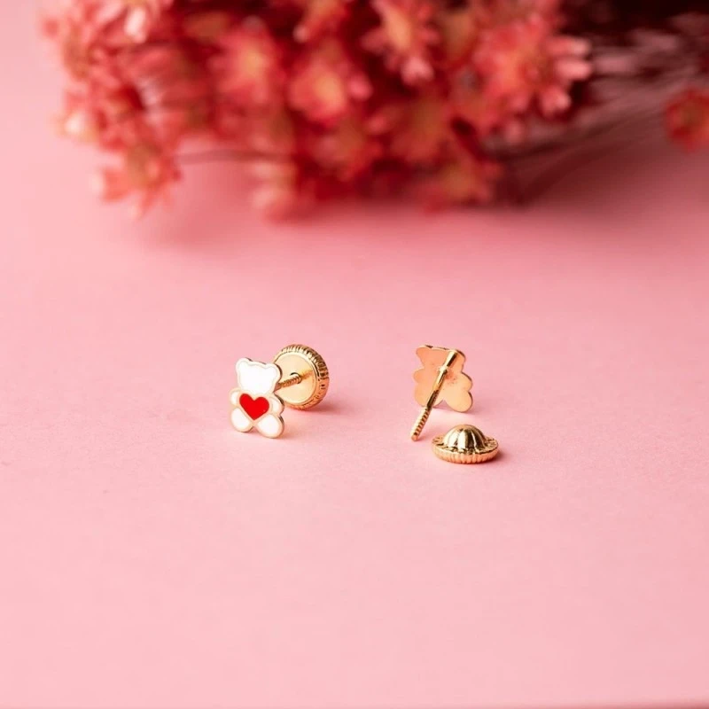 Pendientes Oro 18k niña 6 mm. forma oso esmaltado color blanco detall