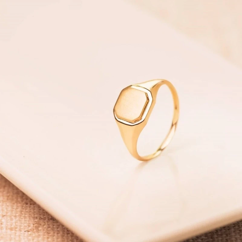 Sortija Sello Oro 18k macizo mujer cabeza forma cuadrada 8.5 x 8.5 mm