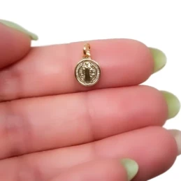 San Benito Medalla Plata Ley 925m chapada oro 8 mm. detalle trasera c
