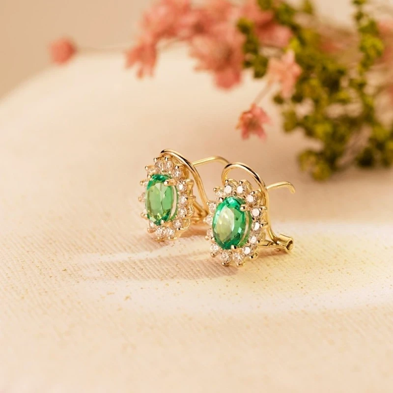 Pendientes Oro 18k mujer 12 mm. esmeralda ovalada centro 1.5ct. combi