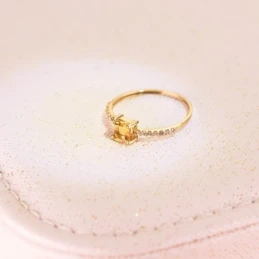Sortija Oro 18k citrina 4 mm. cuadrada centro combinada 7 diamantes 0
