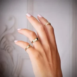 Solitario Oro 18k bebé circonita redonda color aguamarina centro cabe