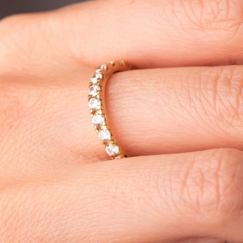 Alianza Oro 18k circonitas garras ancho 2.5 mm.
