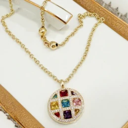 Gargantilla oro 18k mujer colgante círculo combinado piedras cuadrada
