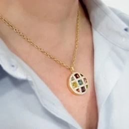 Gargantilla oro 18k mujer colgante círculo combinado piedras cuadrada