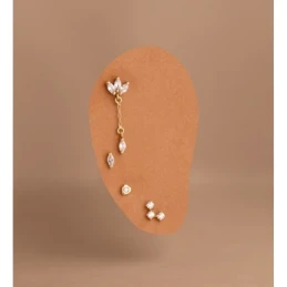 Piercing Pendiente para Oreja en Oro 18k de 6.5 mm. con tres circonit