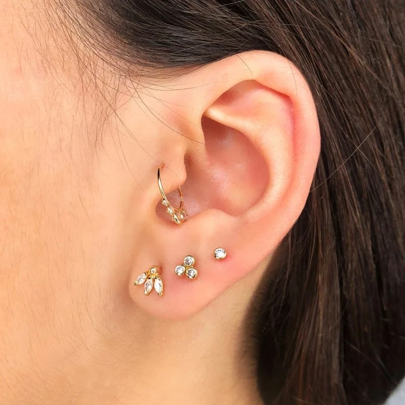 Piercing Pendiente para Oreja en Oro de 18k con 6.5 mm. formado 3 cir