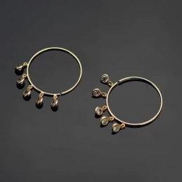 Aros Pendientes en Oro de 18k en 20 mm. con cinco circonitas colgante