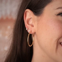 Aros Pendientes en Oro de 18k con 34 mm. con tubo redondo liso y un g