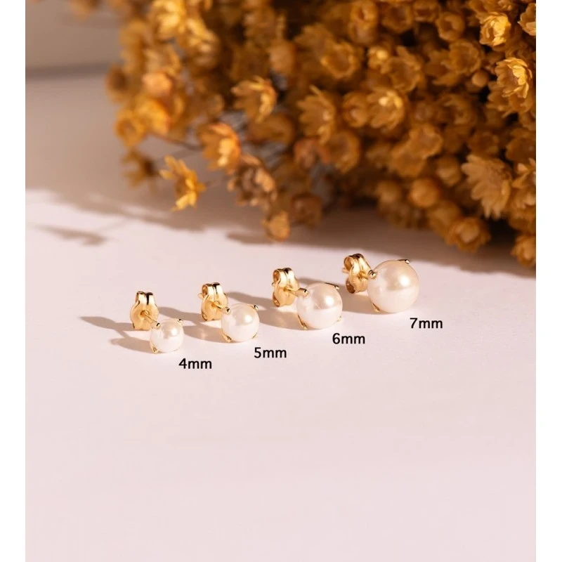 Pendientes en Oro de 18k con perla de 6 mm. con garras