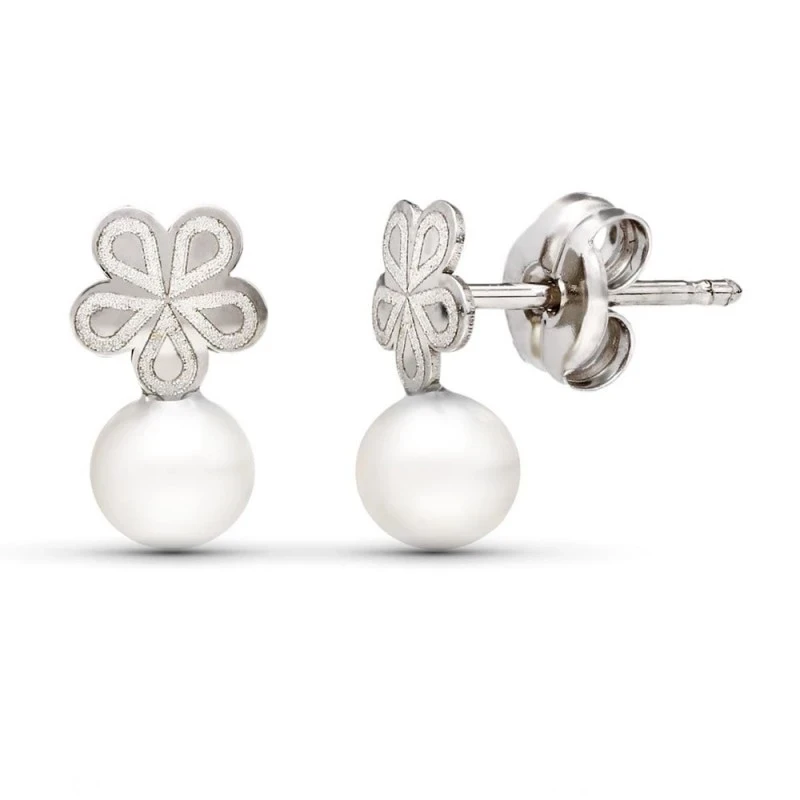 Pendientes en Oro Blanco de 18k en 9 mm. con perla y detalle de flor