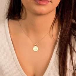 Colgante en Oro de 9k con 16 mm. con mensaje MAMA JE T´ más corazón