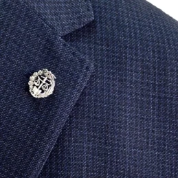 Insignia Profesional de Derecho 18 mm. Plata de Ley 925m macizo escud