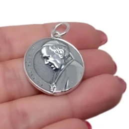 Papa Francisco Medalla en Plata de Ley 925m con 25 mm. y detalle del
