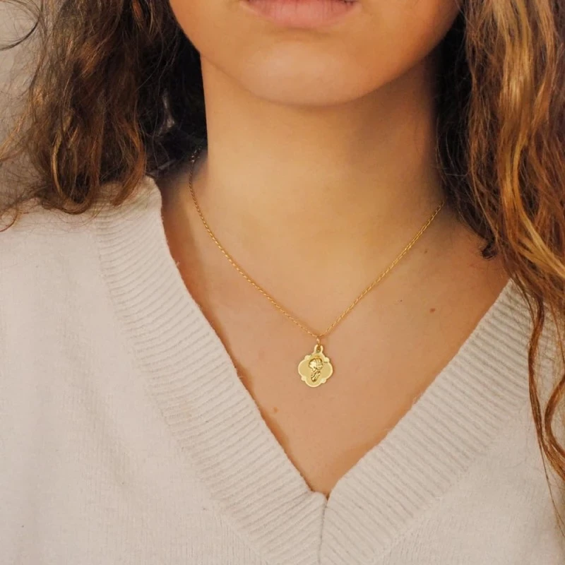 Virgen Niña medalla oro 18k Primera Comunión colgante 19 mm. forma pa