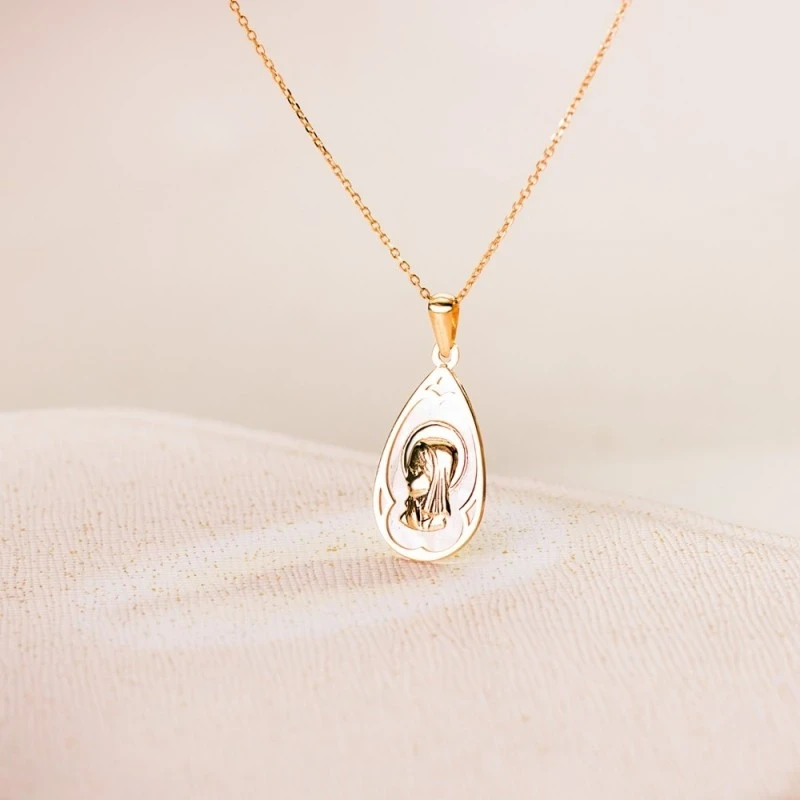 Virgen Niña medalla oro 18k Primera Comunión 21 mm. forma gota nácar