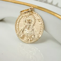 Nuestra Señora Esperanza de Triana Sevilla Medalla Oro 18k maciza 22