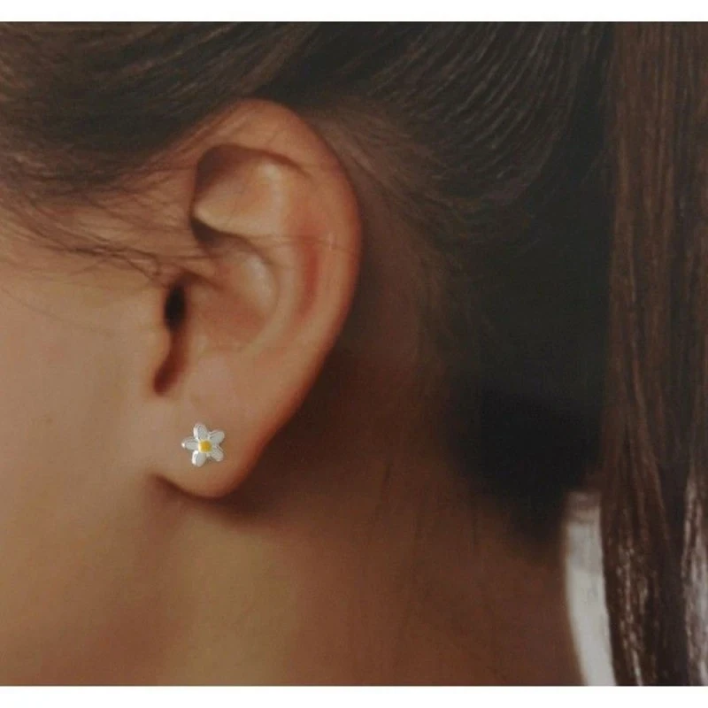 Pendientes plata Ley 925m niña 6 mm. forma flor esmaltada color torni