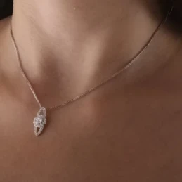 Gargantilla oro blanco 18k mujer 45 cm. colgante ovalado 20 mm. borde