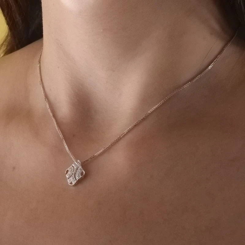 Gargantilla oro blanco 18k mujer 45 cm. colgante forma rombo calado d