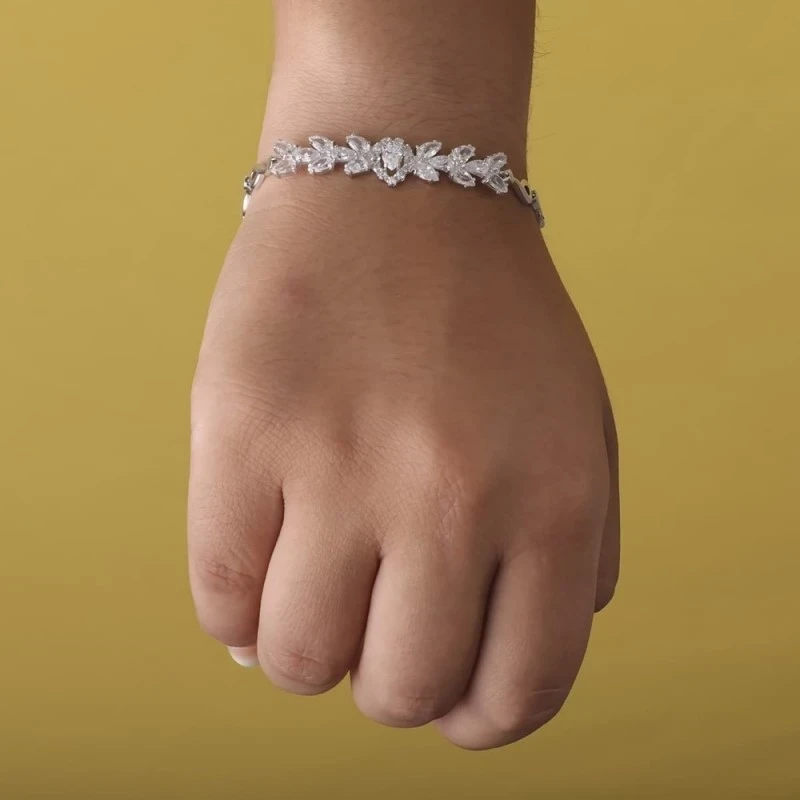 Pulsera oro blanco 18k mujer 18.5 cm. circonitas forma pera combinada