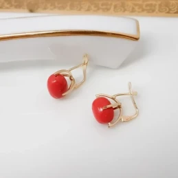 Pendientes oro 18k mujer 12 mm. piedra coral centro garras