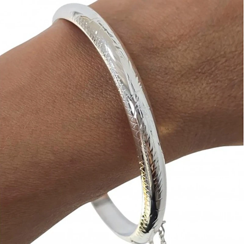 Pulsera Rígida Media Caña en Plata de Ley 925m de 65 mm. interior det