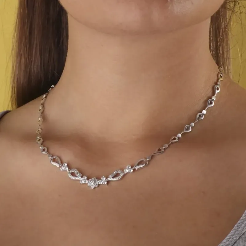 Gargantilla oro blanco 18k mujer 42 cm. formas combinadas circonitas