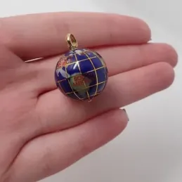 Colgante oro 18k bola del mundo 20mm. Lapislázuli nombres continentes