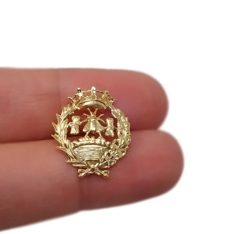 Insignia profesional Económicas oro 18k escudo 18 mm.. Elija cierre: