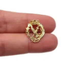 Insignia profesional Filosofía y Letras oro 18k escudo 16 mm.. Elija