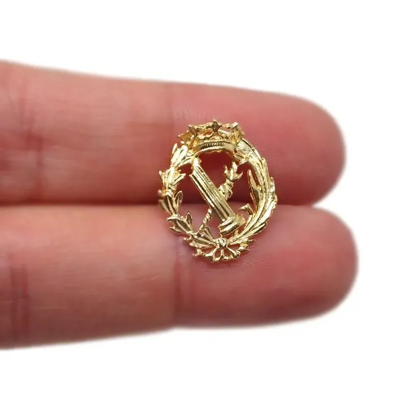 Insignia profesional Filosofía y Letras oro 18k escudo 16 mm.. Elija