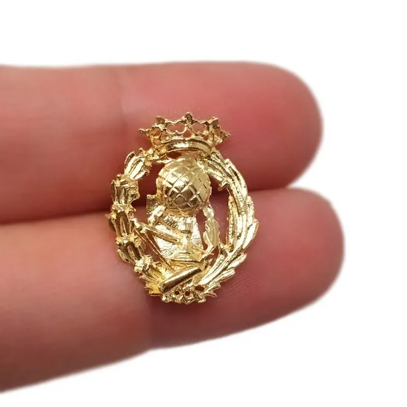 Insignia profesional Magisterio oro 18k escudo 20 mm.. Elija cierre: